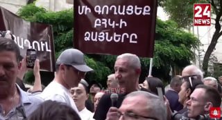 Митинг оппозиции у здания ЦИК в Армавире