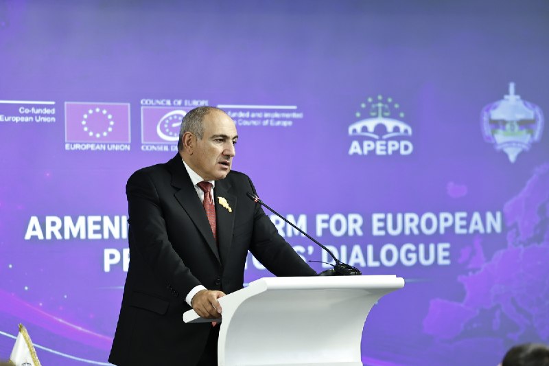 Премьер-министр Никол Пашинян выступает с речью на конференции прокуратуры в Армении