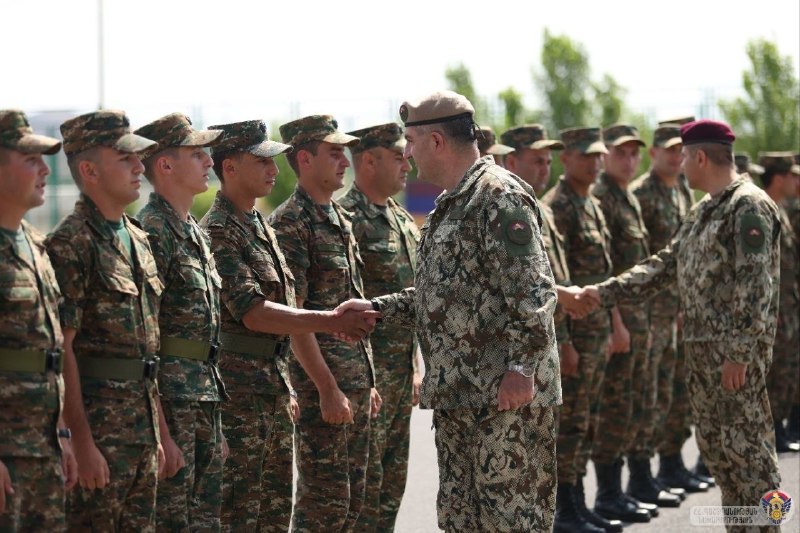 Генерал-лейтенант Эдвард Асрян на церемонии присяги сержантов ВС Армении