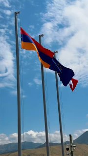 Никол Пашинян на фоне Ведийского водохранилища, Араратская долина