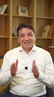 Министр финансов Армении Ваге Ованнисян выступает с отчетом об итогах бюджетной политики