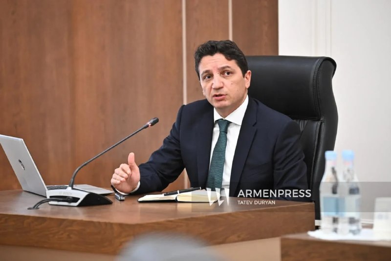 Министр финансов Ваге Ованнисян на заседании комитета НС РА в Ереване
