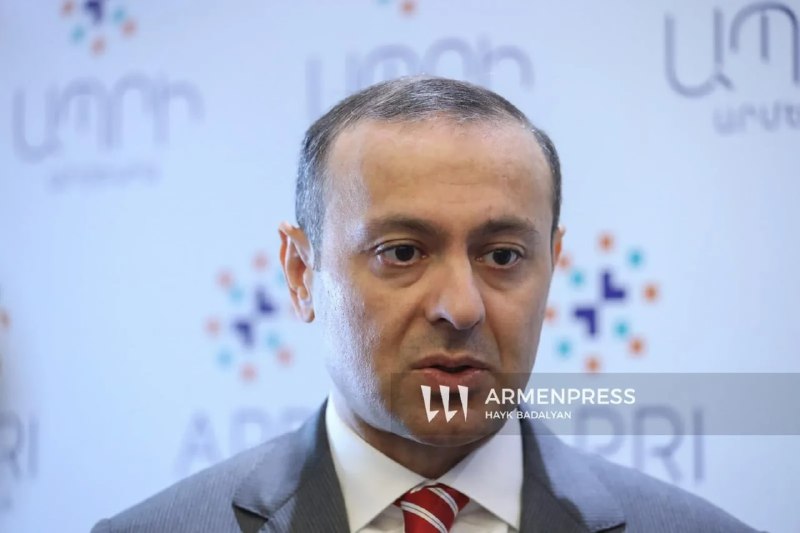 Армен Григорян на брифинге в Ереване