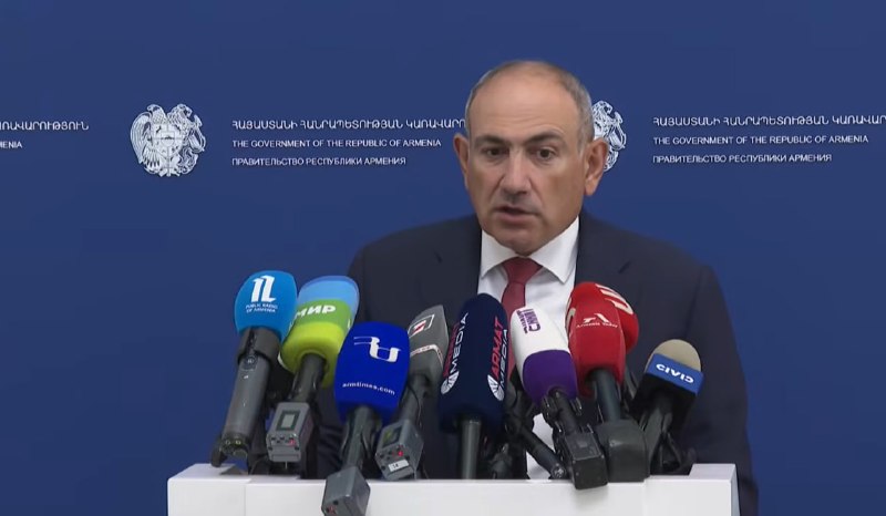 Никол Пашинян на брифинге в правительстве Армении, комментирует объединение оппозиции, Армавирская область