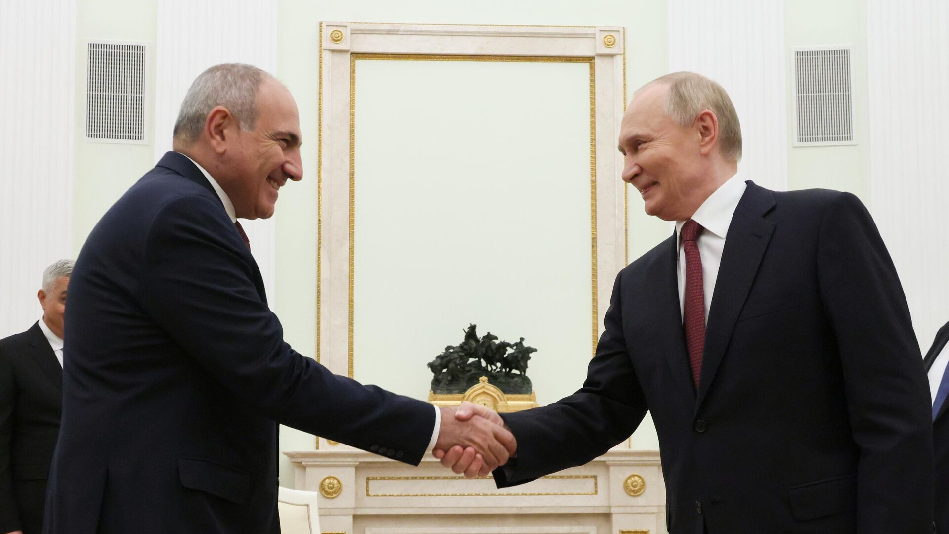 Никол Пашинян и Владимир Путин на встрече