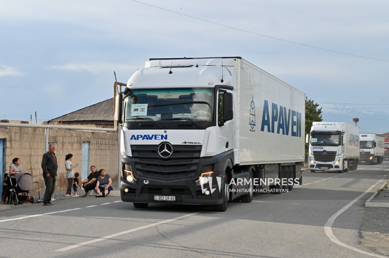 Армянские грузовики с гуманитарной помощью на пропускном пункте Маргара