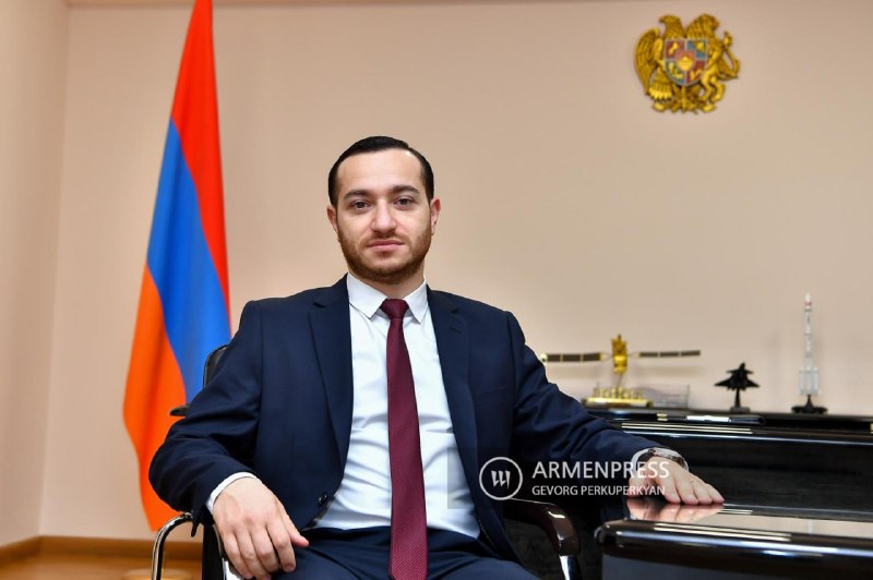 Премьер-министр Армении Никол Пашинян на брифинге 9 июля