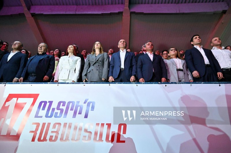 Заседание парламента Армении, блок «Армения» объявил о решении взять мандаты