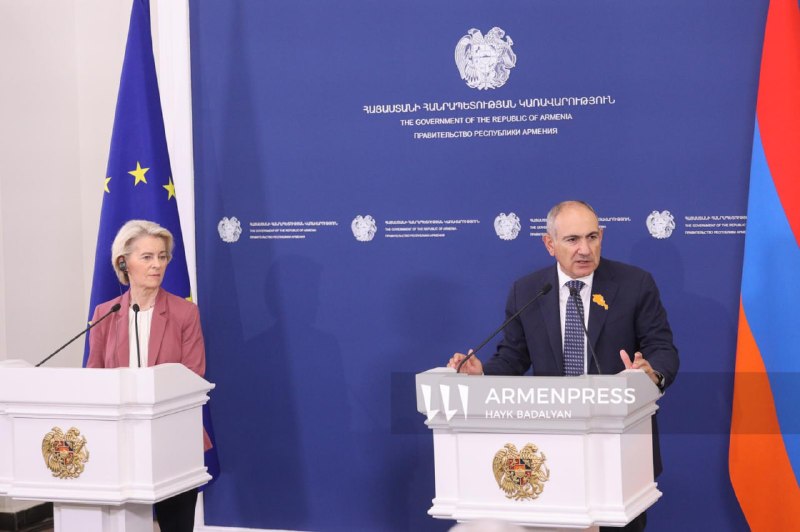 Премьер-министр Армении Никол Пашинян и председатель Еврокомиссии Урсула фон дер Ляйен на пресс-конференции