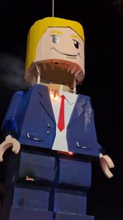 Шествие в Мешхеде, Иран, с чучелом Трампа в стиле LEGO
