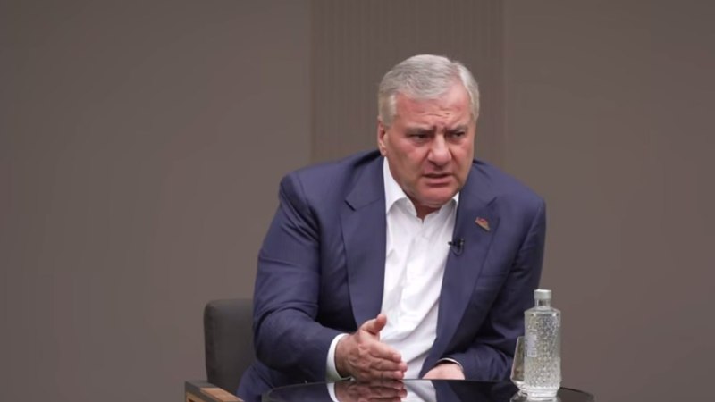 Самвел Карапетян, лидер «Сильной Армении», на фоне выборов в Армавире