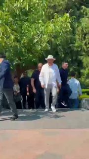 Никол Пашинян в церкви Святой Всемогущей Богородицы в Ереване во время литургии