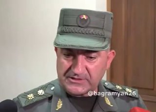 Эдвард Асрян, первый замминистра обороны РА, на пресс-конференции в Армавире
