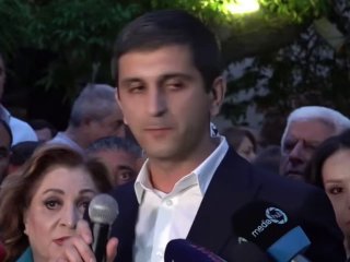 У здания ЦИК Армении сторонники проигравших кандидатов проводят акцию