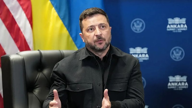Владимир Зеленский выступает на пресс-конференции в Киеве