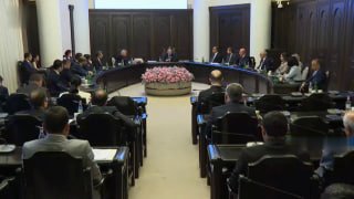 Никол Пашинян выступает с заявлением о проверке импортных смартфонов