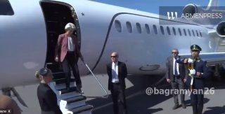Урсула фон дер Ляйен в аэропорту Звартноц, Ереван
