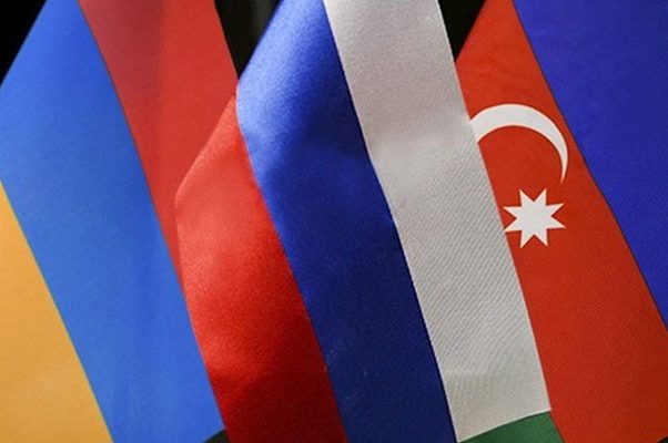 Российский дипломат Михаил Галузин выступает с заявлением о мирном договоре между Арменией и Азербайджаном