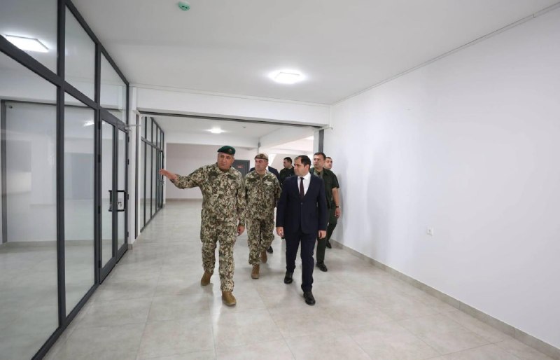 Министр обороны Армении Сурен Папикян на открытии корпуса штаба учебного центра