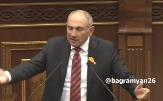 Никол Пашинян выступает с заявлением о выборах в Армавире