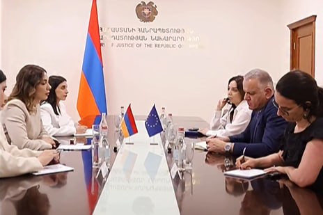 Встреча министра юстиции Армении Србуи Галян и посла ЕС Василиса Марагоса в Армавире