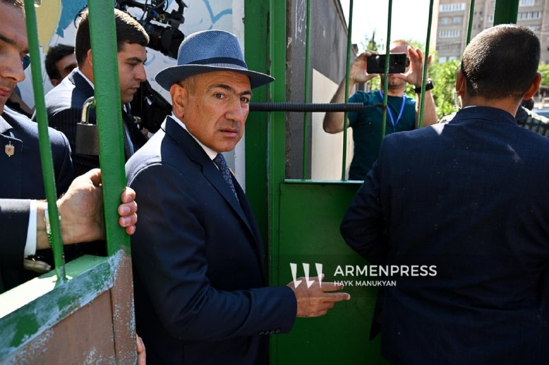 Премьер-министр Армении Никол Пашинян на брифинге после голосования в Армавире