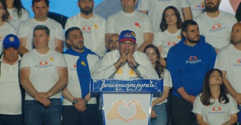 Никол Пашинян выступает перед избирателями в Армавирской области