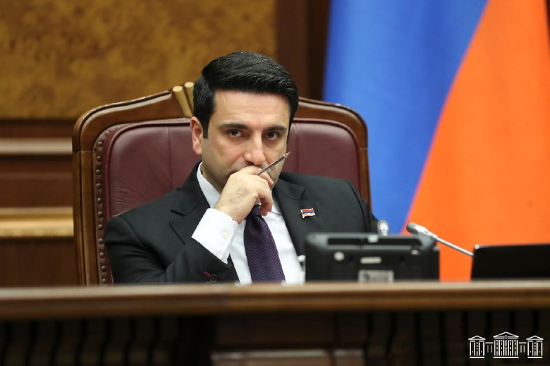 Ален Симонян выступает с заявлением о выборах в Армавирской области