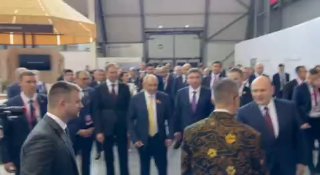 Михаил Мишустин и Никол Пашинян на выставке Иннопром-2026 в Екатеринбурге